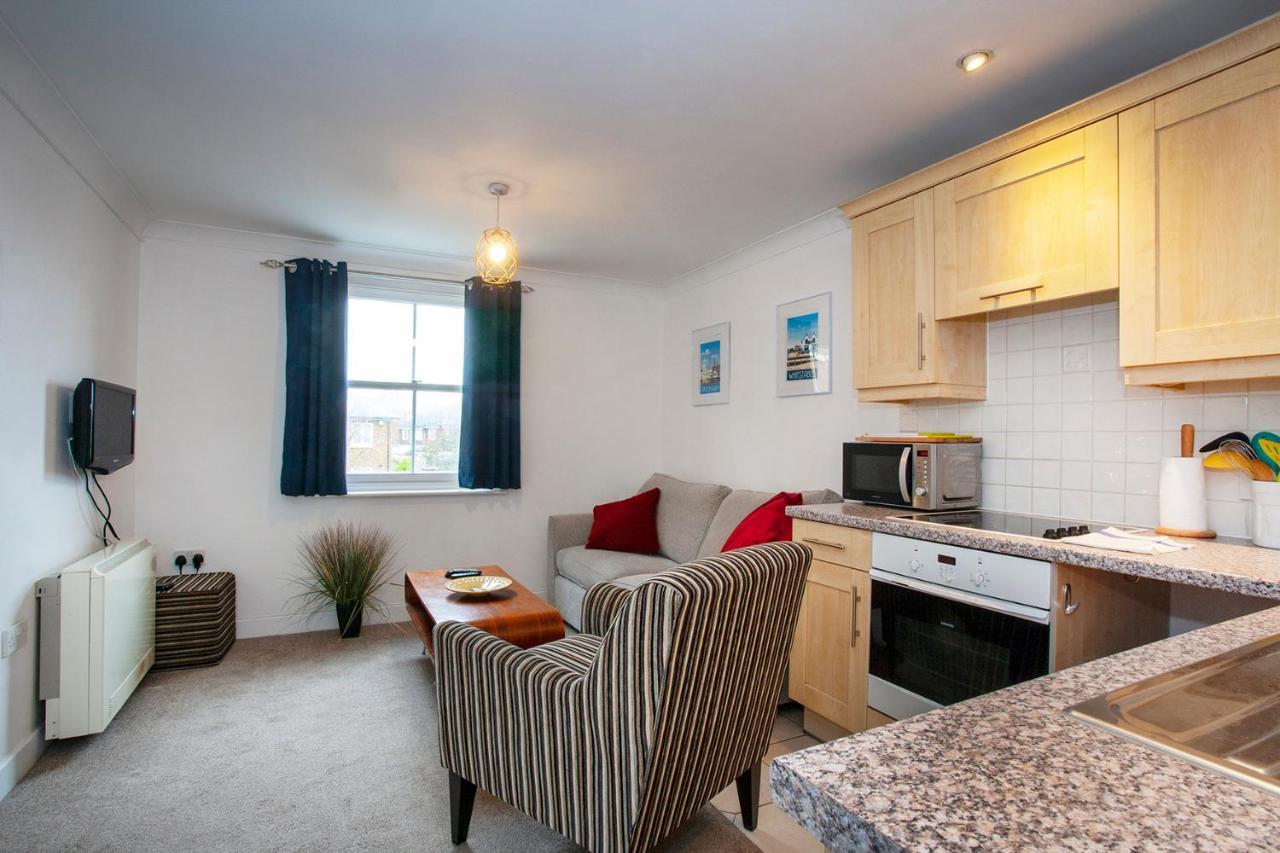 The Spires - Cosy Apartment Just Outside Of City Centre 坎特伯雷 外观 照片